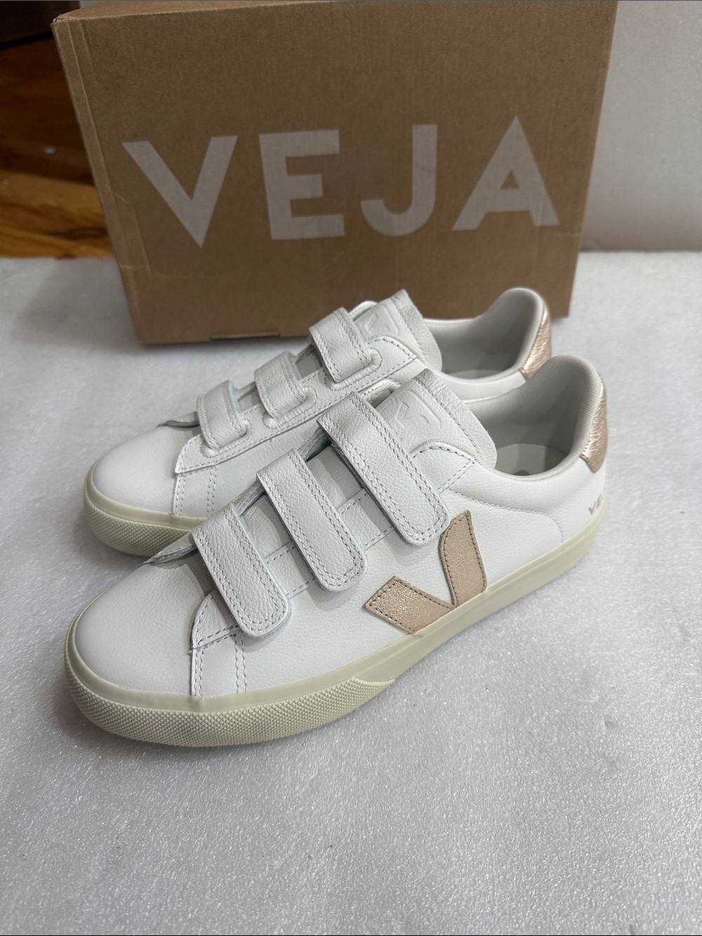 Veja Women's Recife Logo Sneakers, Extra/White/Platine, 8 Medium US